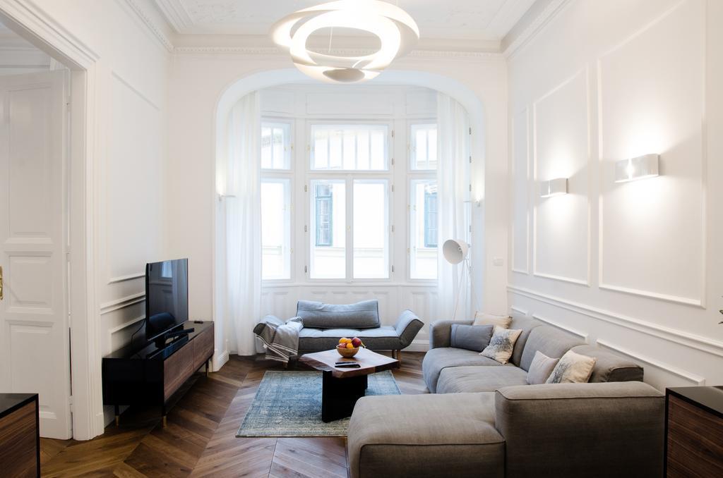 Luxury Apartment By Hi5 - Szervita Suite ブダペスト エクステリア 写真