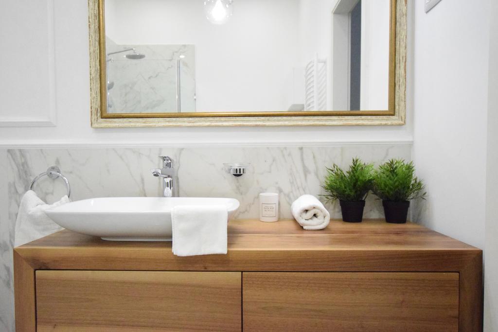 Luxury Apartment By Hi5 - Szervita Suite ブダペスト エクステリア 写真
