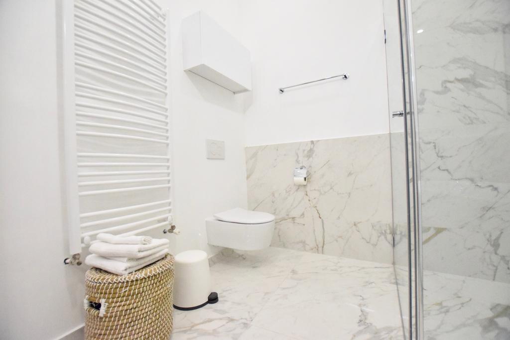 Luxury Apartment By Hi5 - Szervita Suite ブダペスト エクステリア 写真