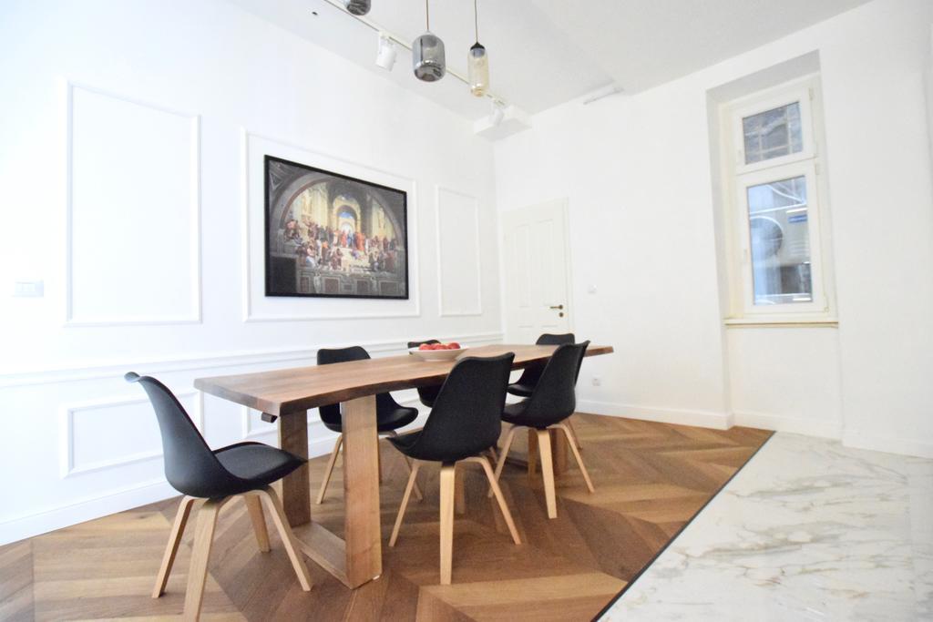 Luxury Apartment By Hi5 - Szervita Suite ブダペスト エクステリア 写真